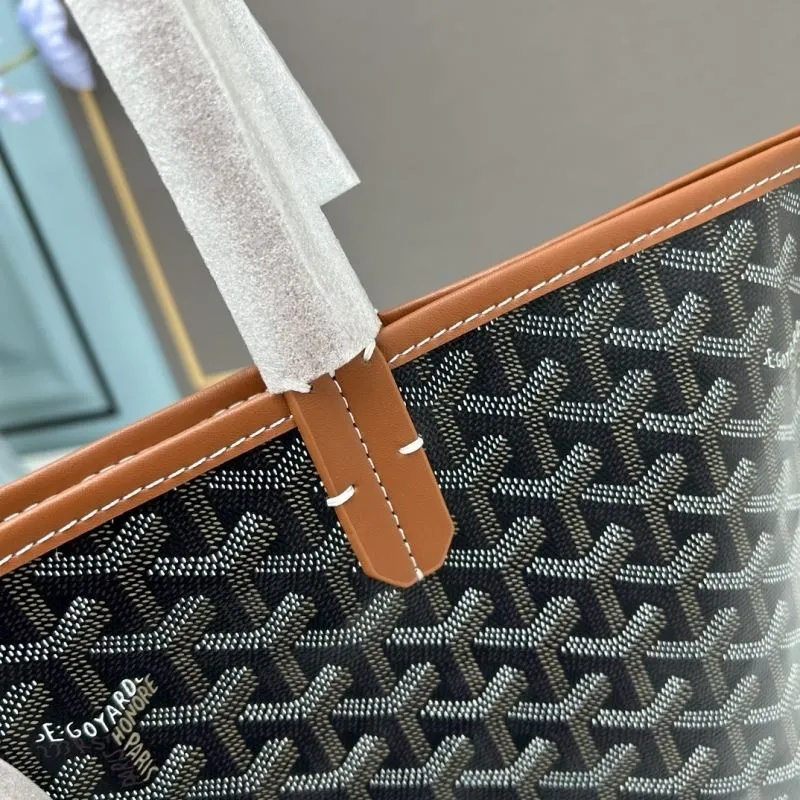 Goyard Medium Black Tote Bag with Small Pouch - Image 4