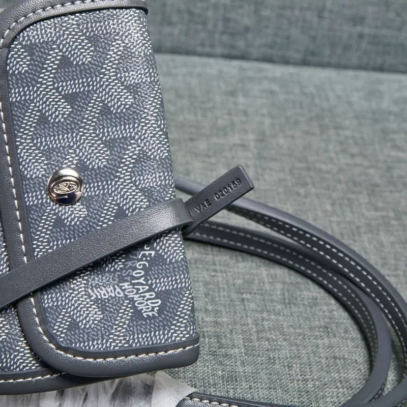 Goyard Gray Tote Bag with Small Pouch - Image 8