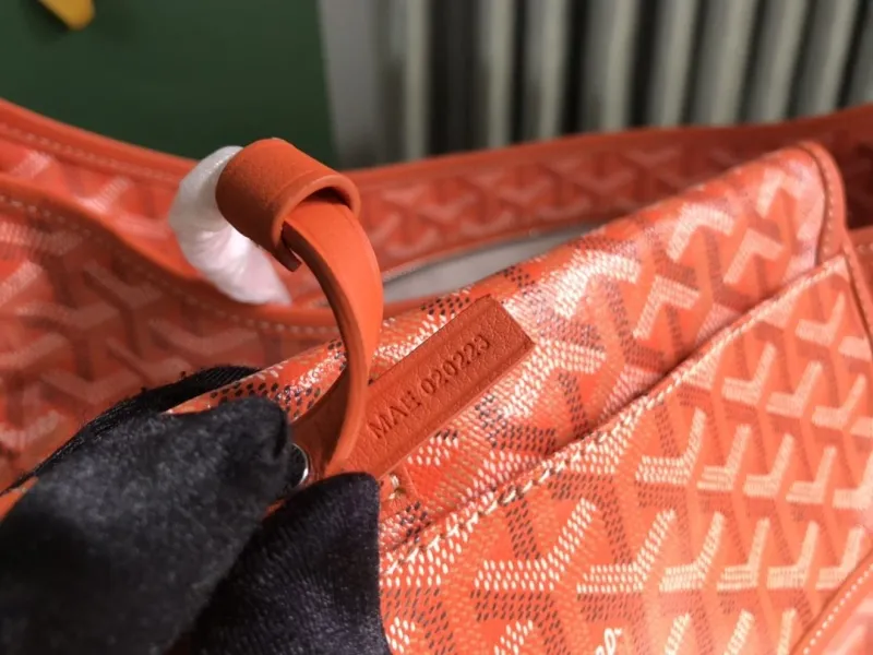 Goyard Orange Hobo Shoulder Bag Size 38 - Image 9