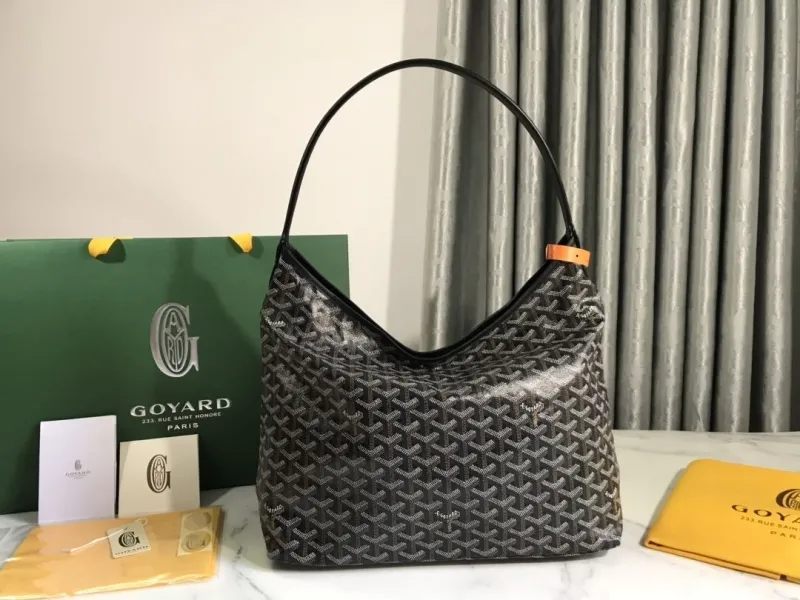 Goyard Black Hobo Bag Size 40