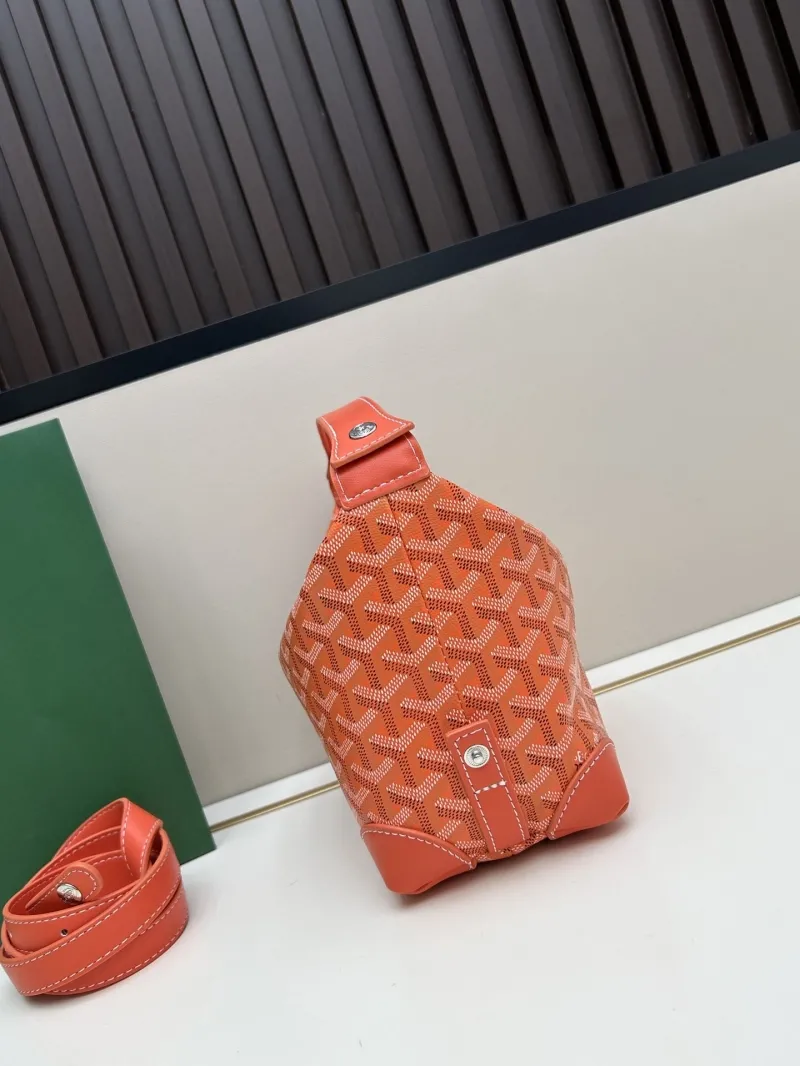 Alternative view of Goyard Orange Hobo Shoulder Bag 2532