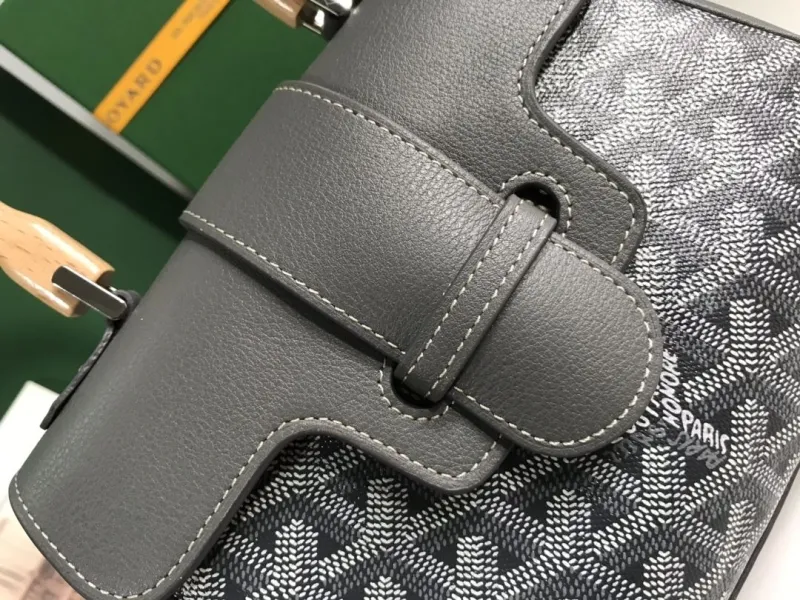 Goyard Gray Top Handle Handbag - Image 6