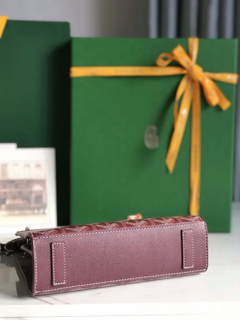 Goyard Burgundy Chain Shoulder Bag - Image 5