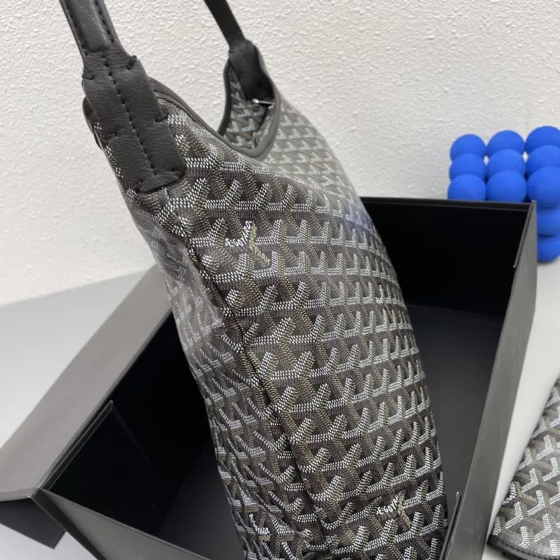 Goyard Dark Gray Hobo Bag with Pouch Model 6021 - Image 4