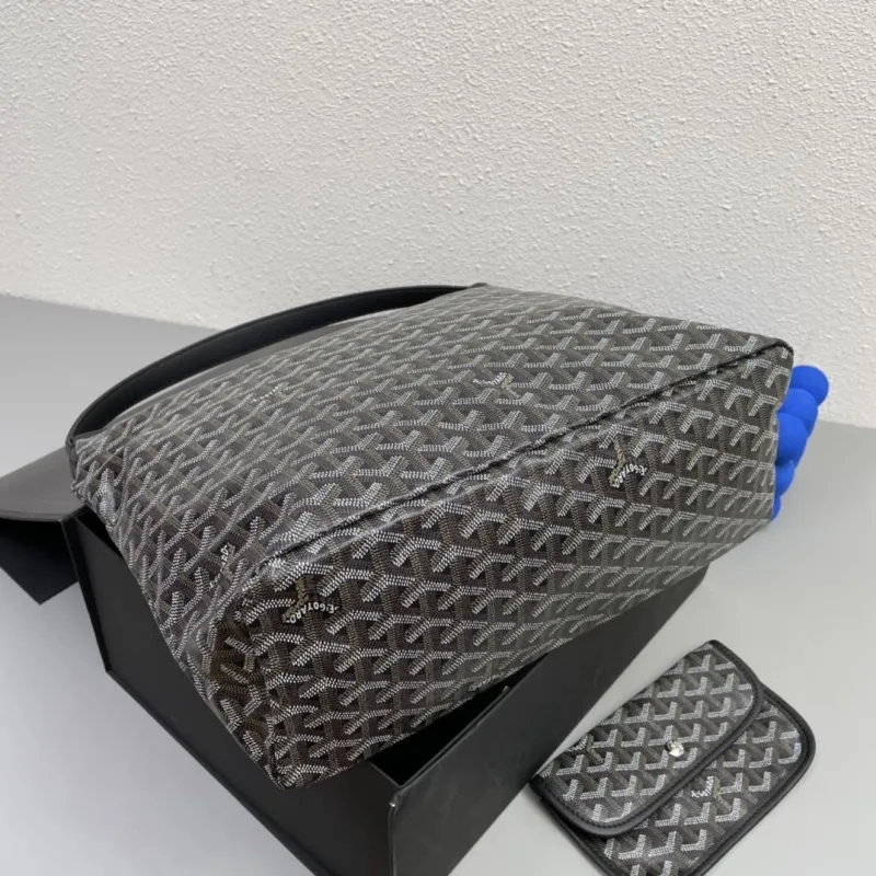 Goyard Dark Gray Hobo Bag with Pouch 6021 - Image 6