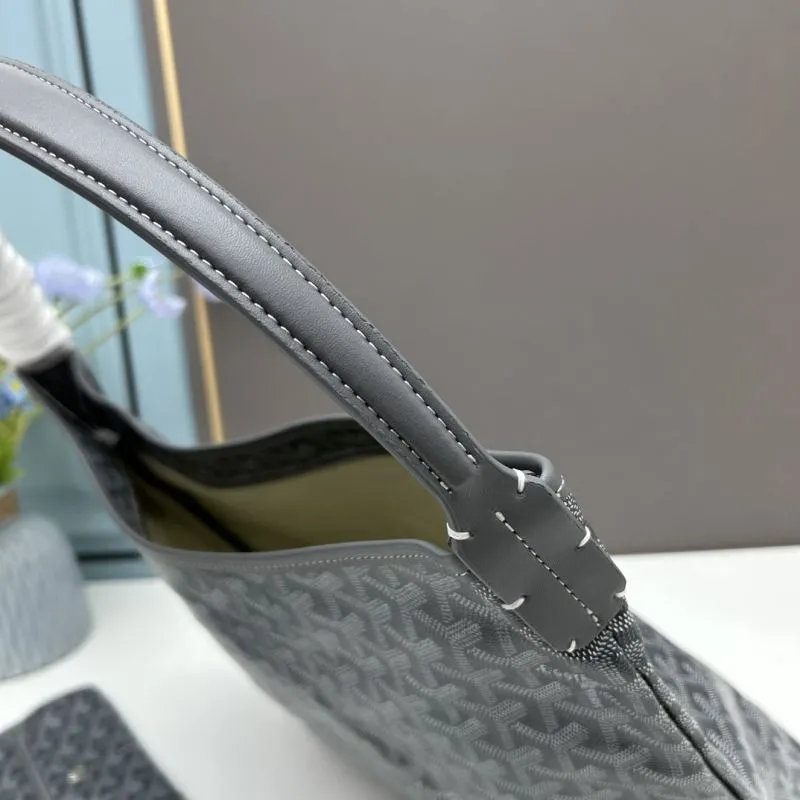 Goyard Gray Underarm Hobo Bag with Pouch - Image 4