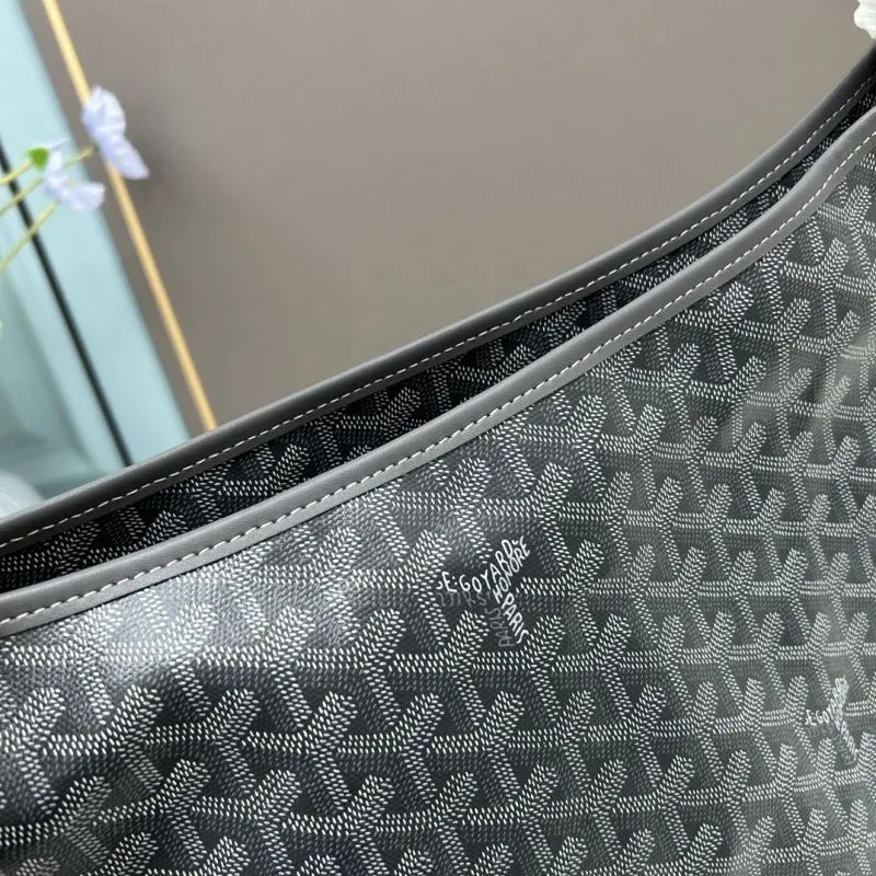 Goyard Gray Underarm Hobo Bag with Pouch - Image 5