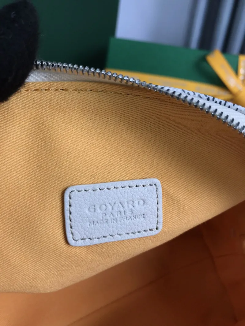 Goyard White Travel Cosmetic Bag - Image 9