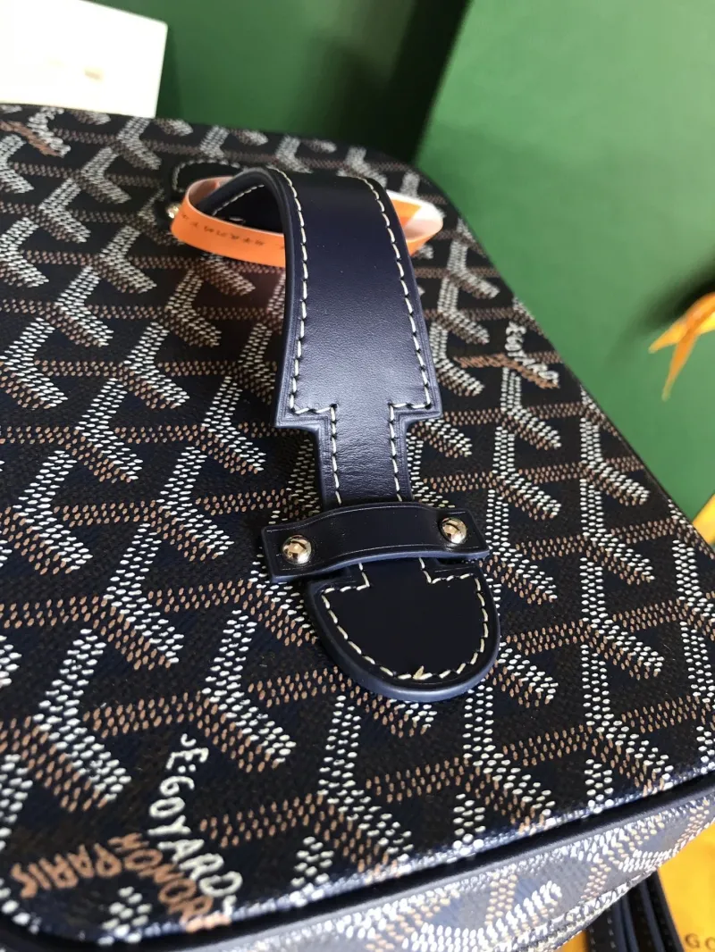 Goyard 50 Navy Blue Cosmetic Bag with Strap - Image 5