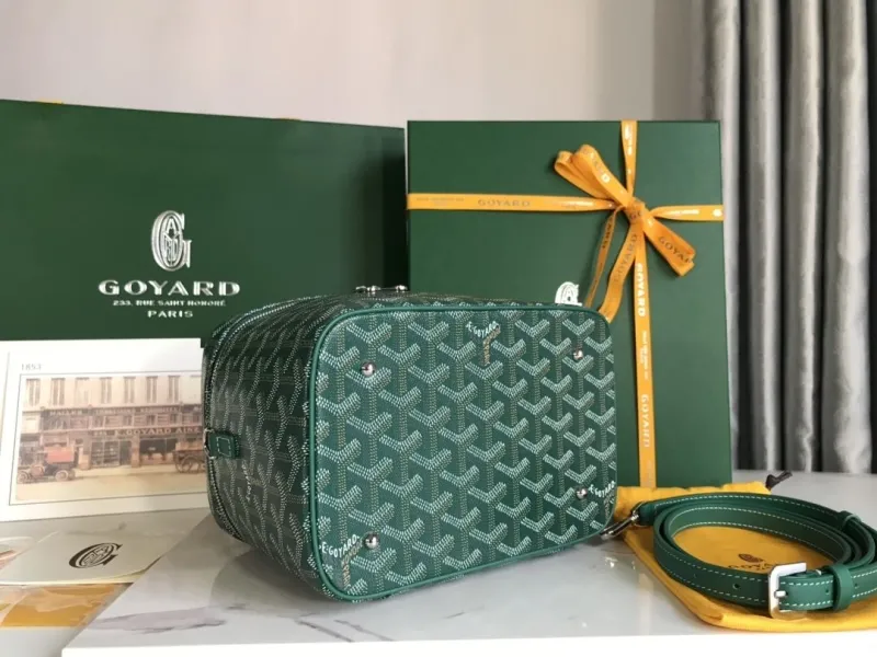 Goyard Green Cosmetic Bag with Shoulder Strap - Image 4