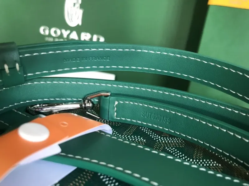 Goyard Green Cosmetic Bag with Shoulder Strap - Image 9