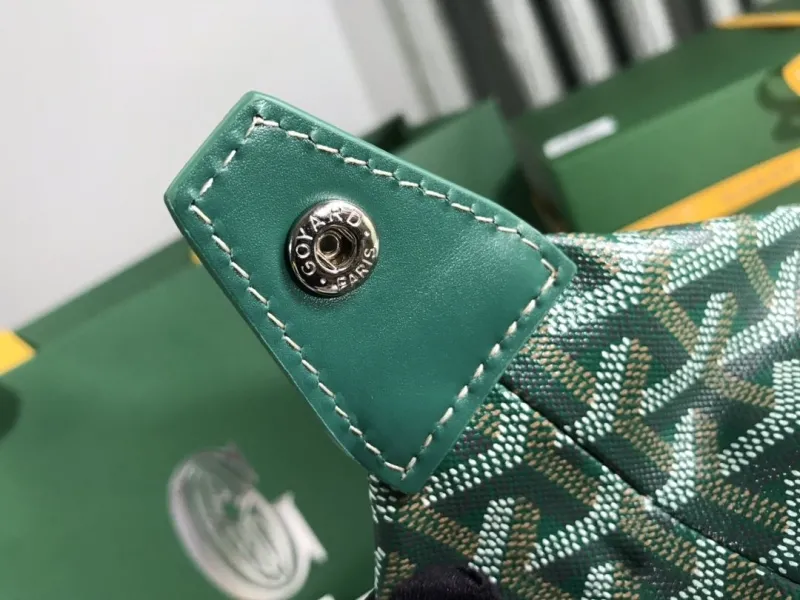 Goyard Green Cosmetic Bag 67 - Image 9