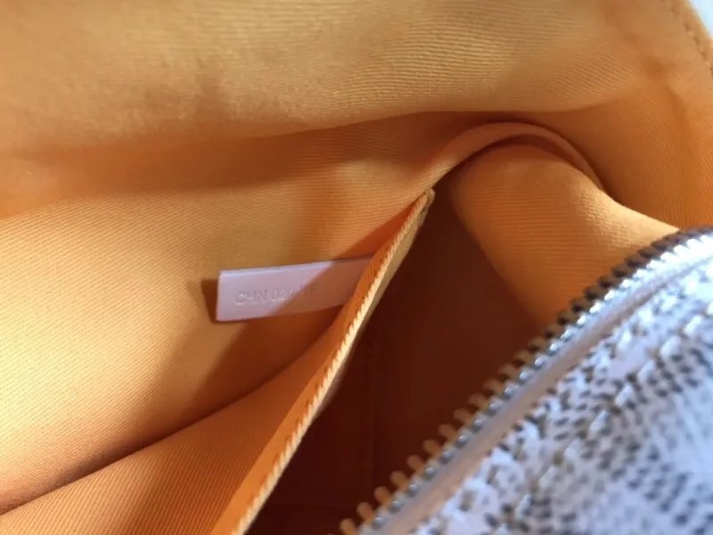 Goyard White Cosmetic Bag 68 - Image 9
