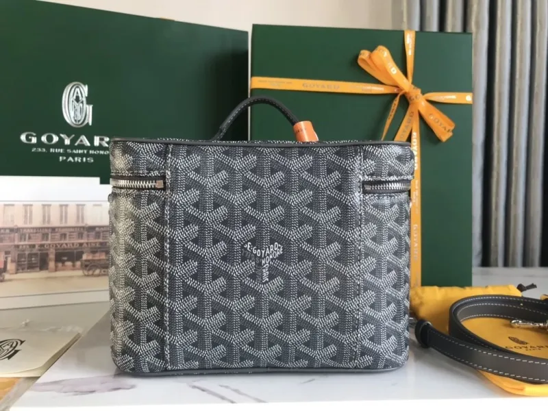 Goyard Gray Cosmetic Vanity Bag - Image 3