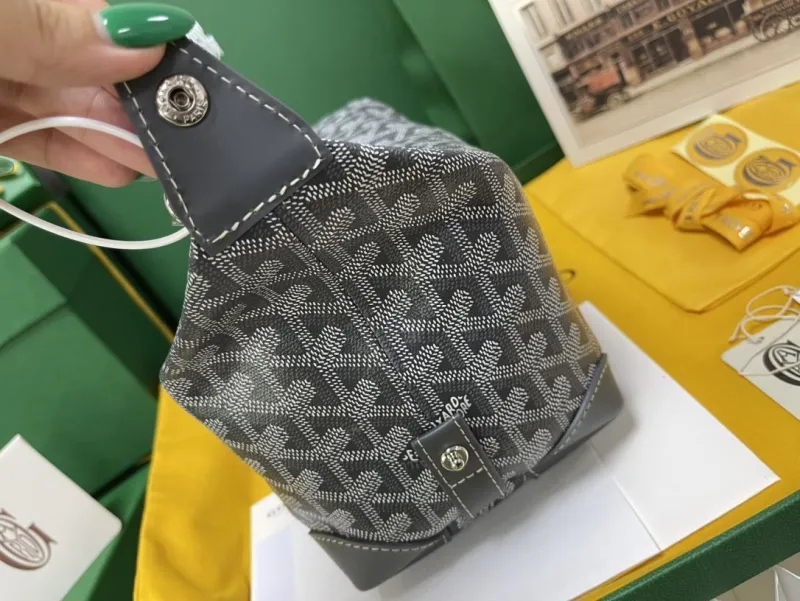 Goyard Gray Cosmetic Bag - Image 4