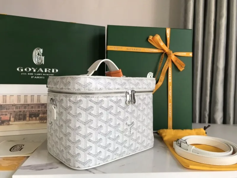 Goyard White Cosmetic Bag with Shoulder Strap - Image 4