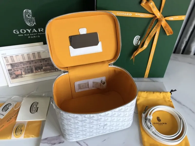 Goyard White Cosmetic Bag with Shoulder Strap - Image 7