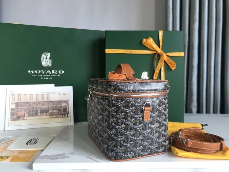 Alternative view of Goyard Cosmetic Bags-123