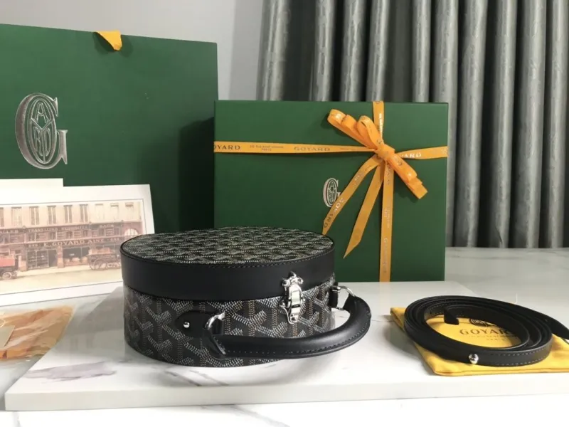 Goyard Black Round Crossbody Handbag - Image 4