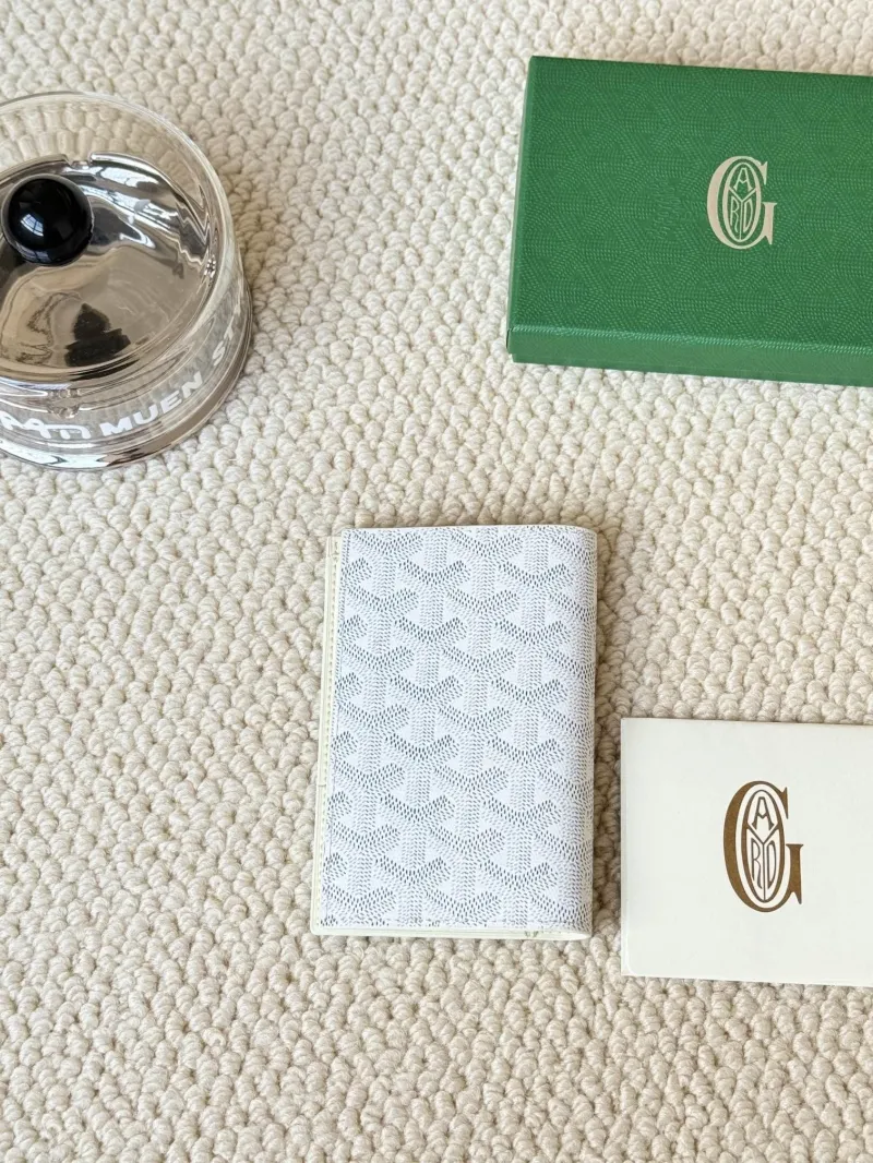Alternative view of Goyard White Wallet Model 71