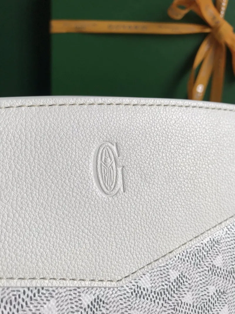 Goyard White Rouette Shoulder Bag Size 36 - Image 4