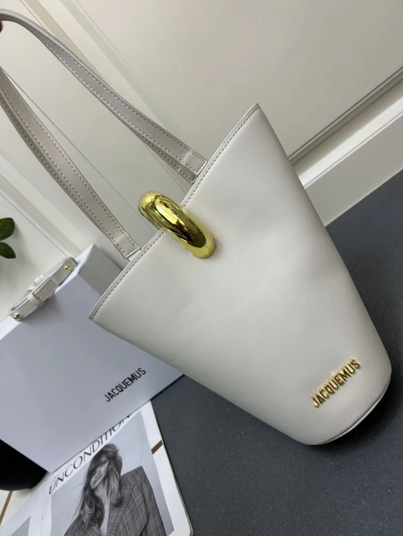 Jacquemus White Leather Bucket Bag - Image 4