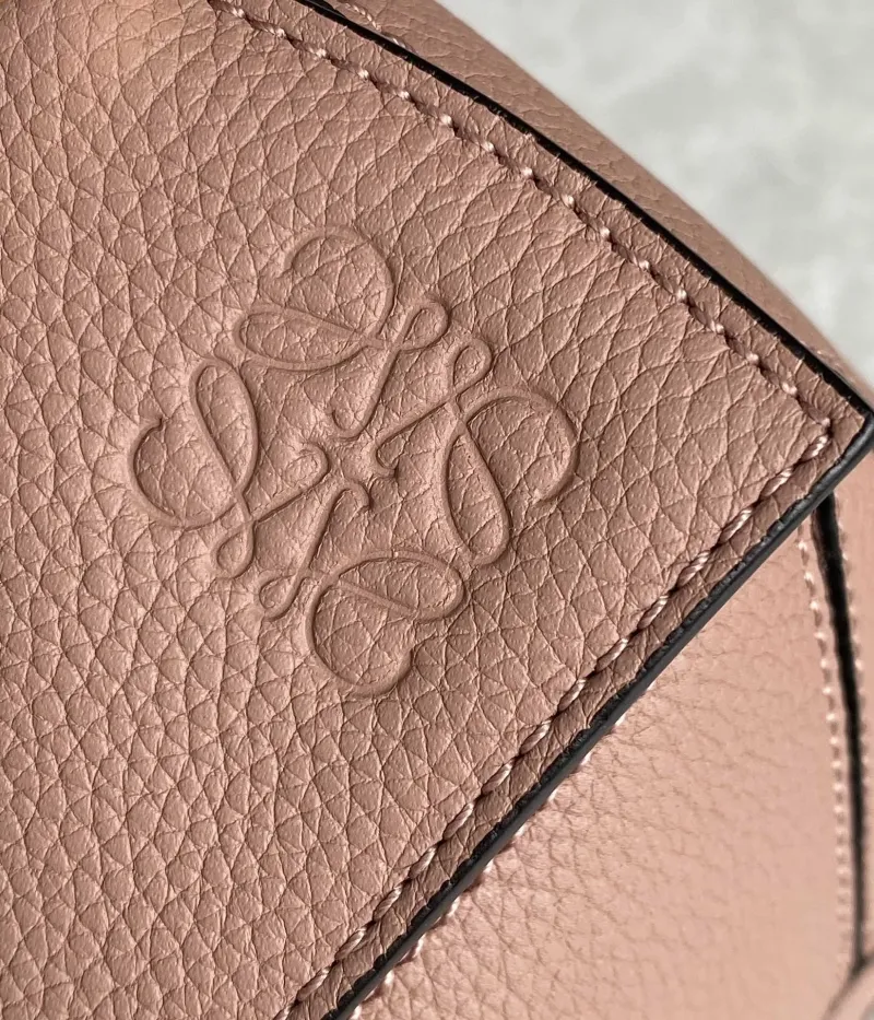 Loewe Blush Pink Leather Crossbody Handbag - Image 5