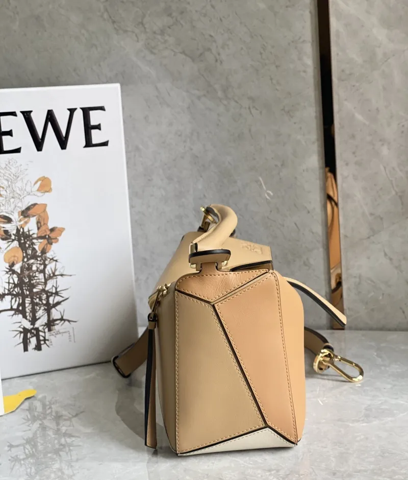 LOEWE Beige White Leather Crossbody Handbag - Image 3