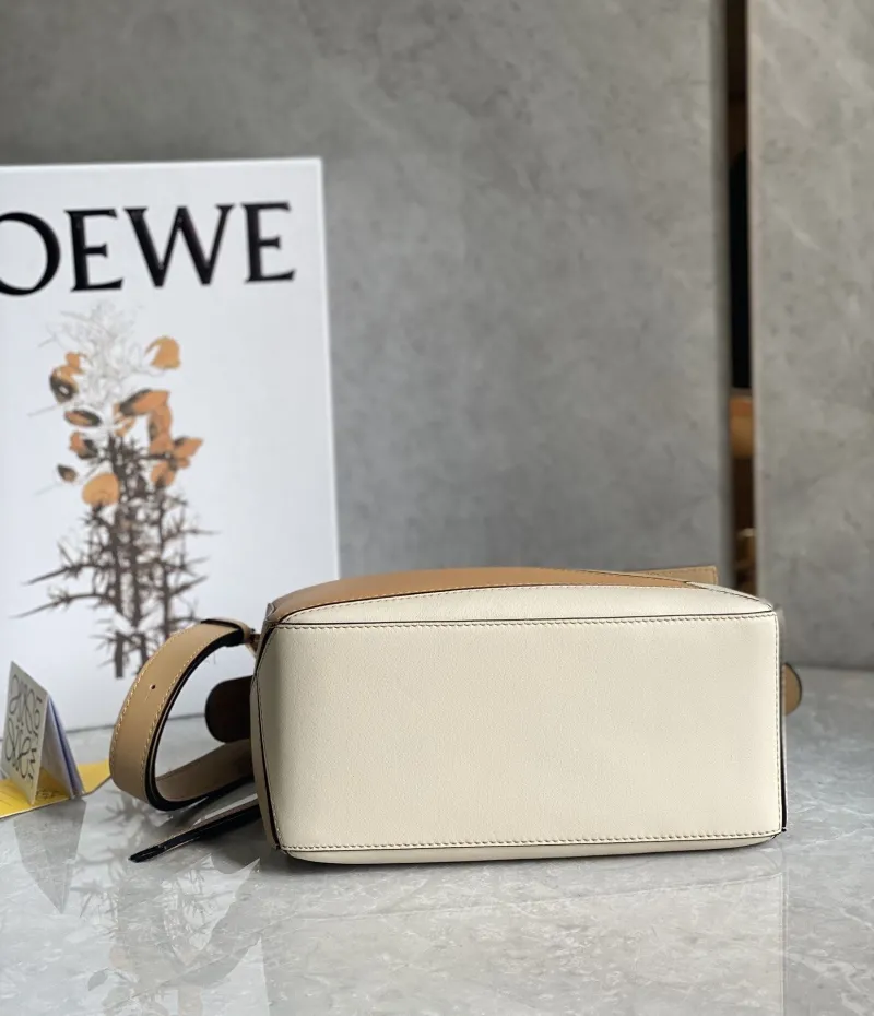 LOEWE Beige White Leather Crossbody Handbag - Image 4