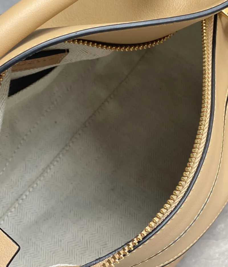 LOEWE Beige White Leather Crossbody Handbag - Image 6