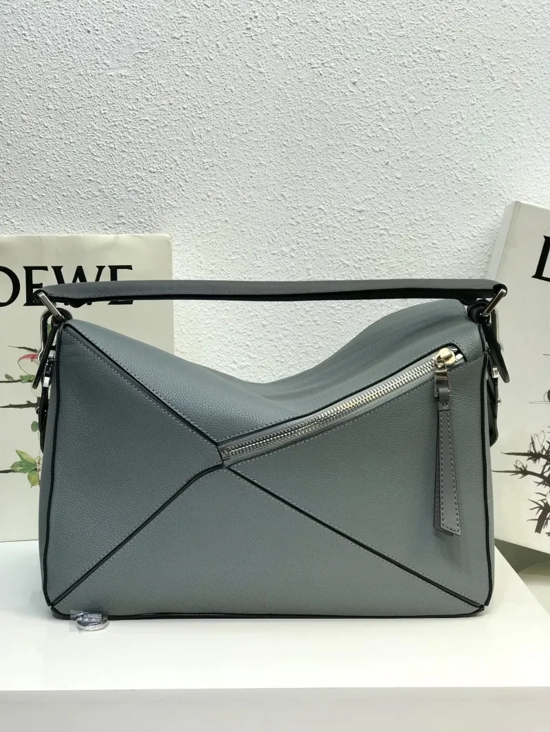 Loewe Gray Leather Puzzle Shoulder Bag - Image 4