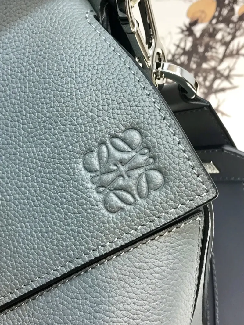 Loewe Gray Leather Puzzle Shoulder Bag - Image 6
