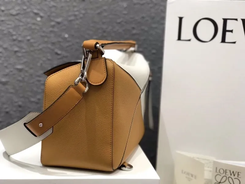 LOEWE White Tan Puzzle Leather Shoulder Bag - Image 4