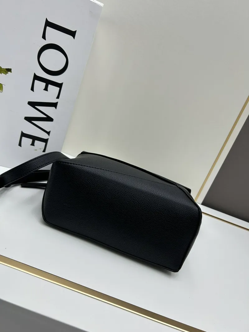 LOEWE Black Grained Leather Crossbody Bag 24cm - Image 5