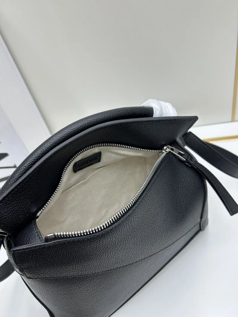 LOEWE Black Grained Leather Crossbody Bag 24cm - Image 7