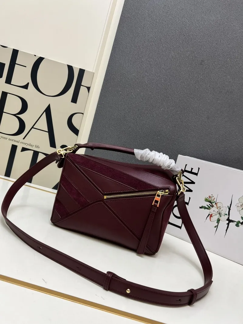 LOEWE 1H8915 Burgundy Leather Handbag 24cm - Image 3