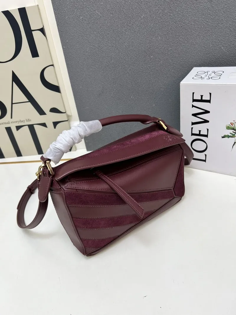 LOEWE 1H8915 Burgundy Leather Handbag 24cm - Image 4