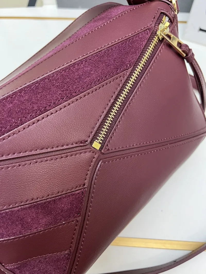 LOEWE 1H8915 Burgundy Leather Handbag 24cm - Image 6