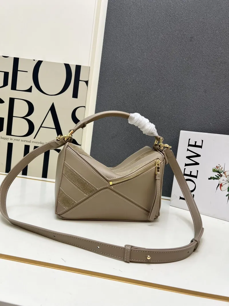 LOEWE 1H8915 Taupe Handbag 24cm - Image 3