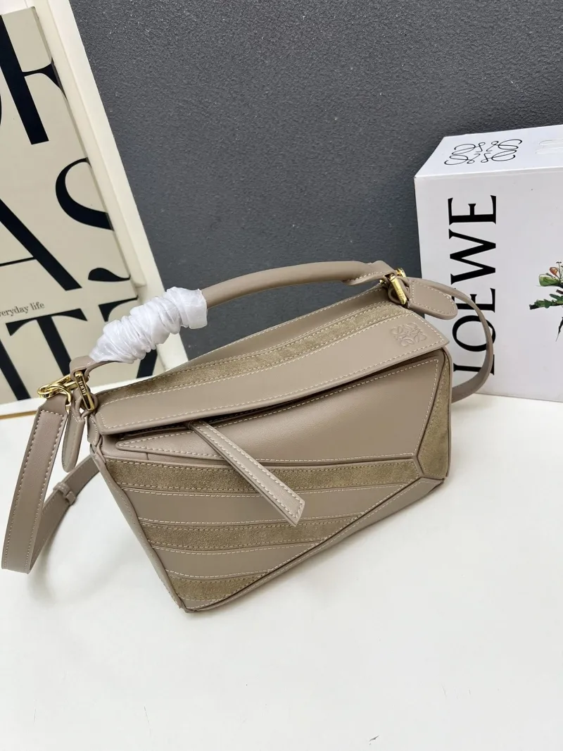 LOEWE 1H8915 Taupe Handbag 24cm - Image 4