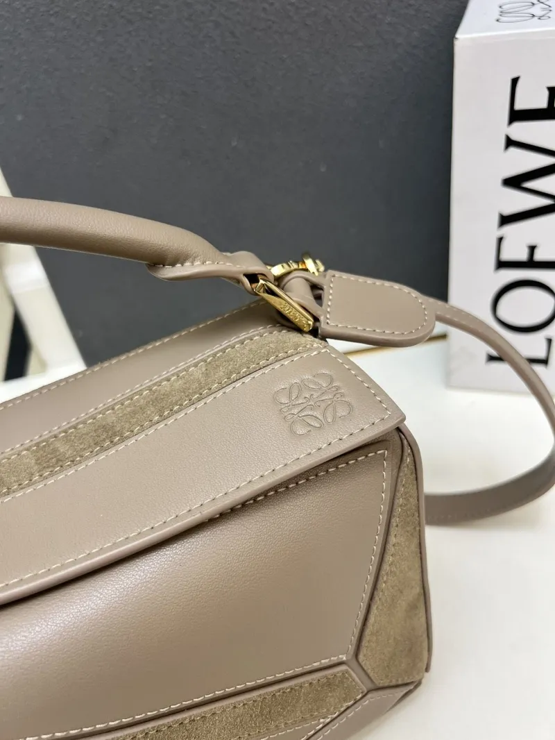 LOEWE 1H8915 Taupe Handbag 24cm - Image 5