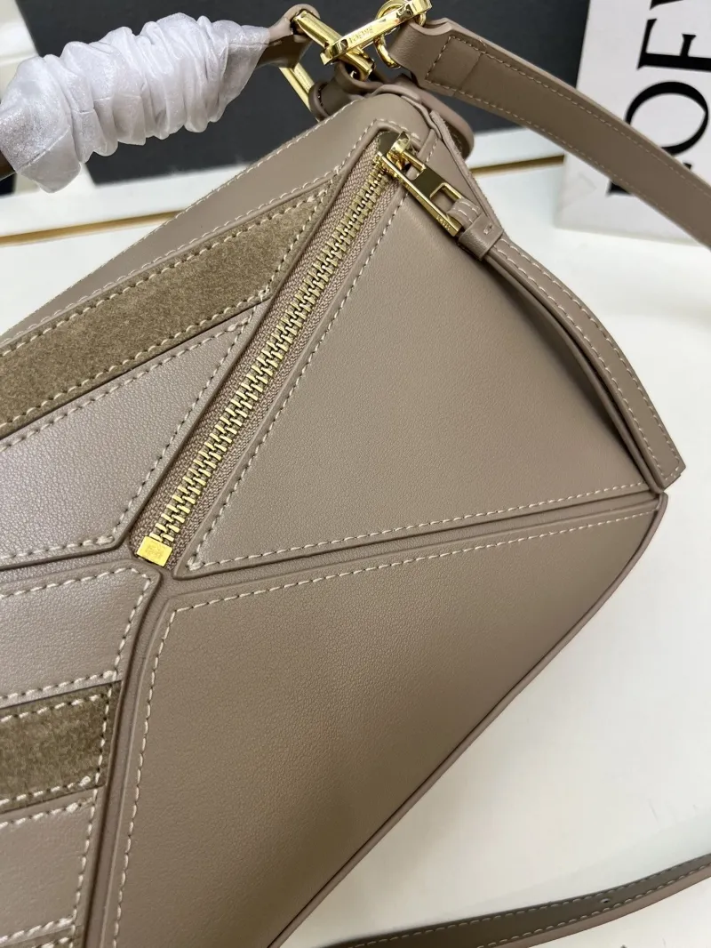 LOEWE 1H8915 Taupe Handbag 24cm - Image 6