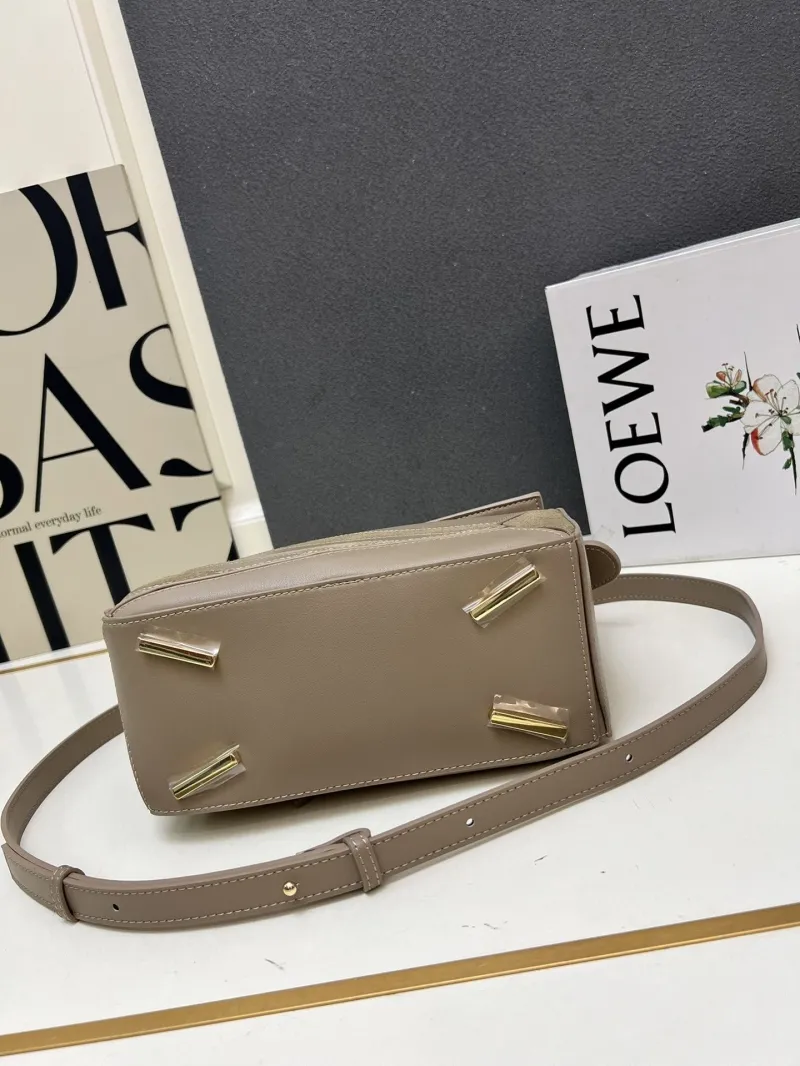 LOEWE 1H8915 Taupe Handbag 24cm - Image 7