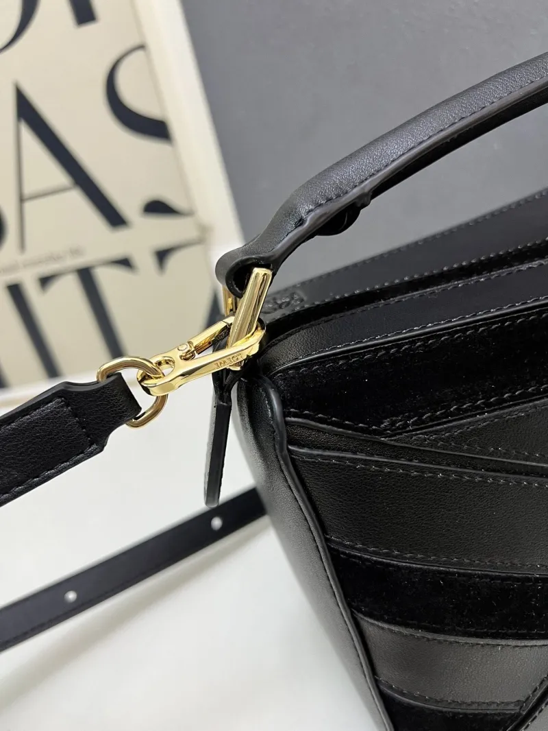 LOEWE 1H8915 Black Leather Handbag 24cm - Image 7