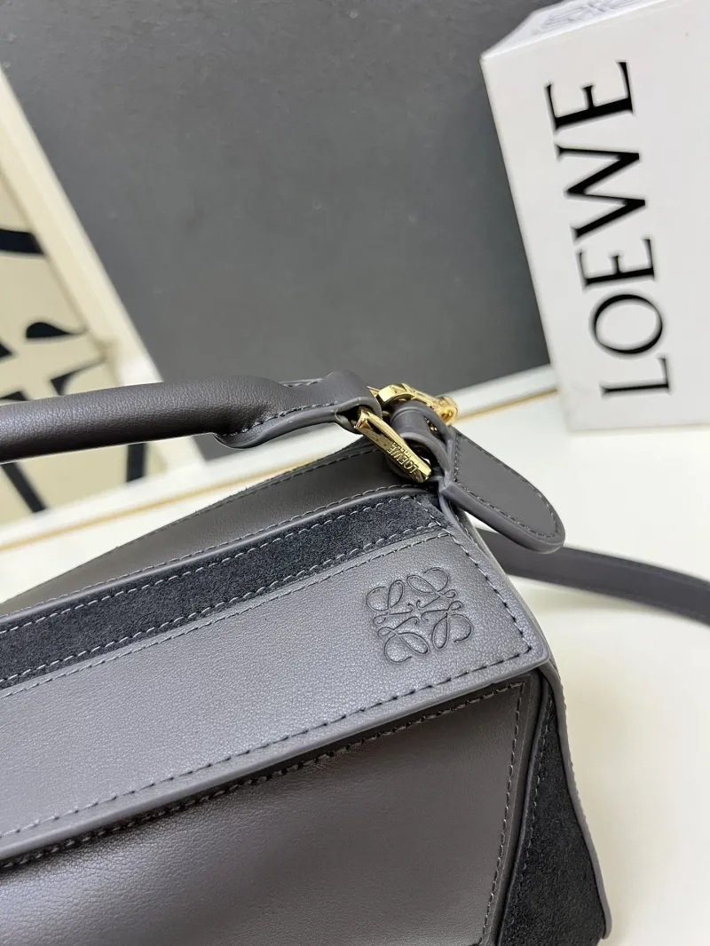 LOEWE 1H8915 Gray Leather Handbag 24cm - Image 5