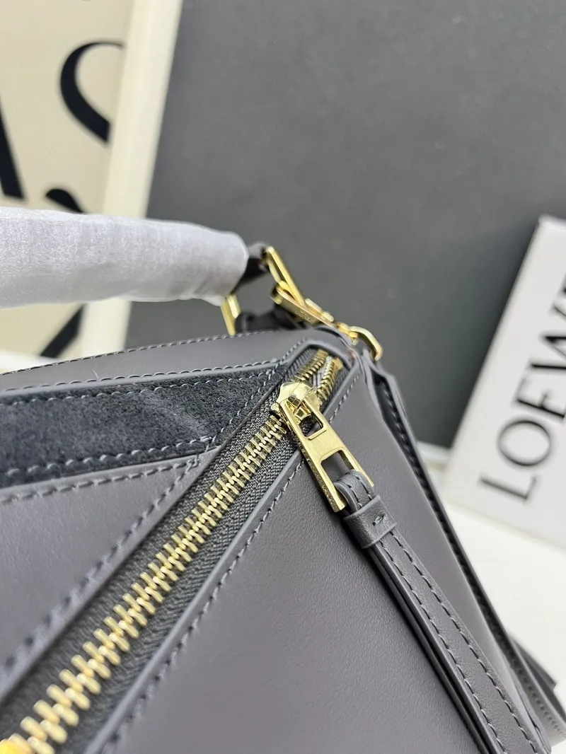 LOEWE 1H8915 Gray Leather Handbag 24cm - Image 6