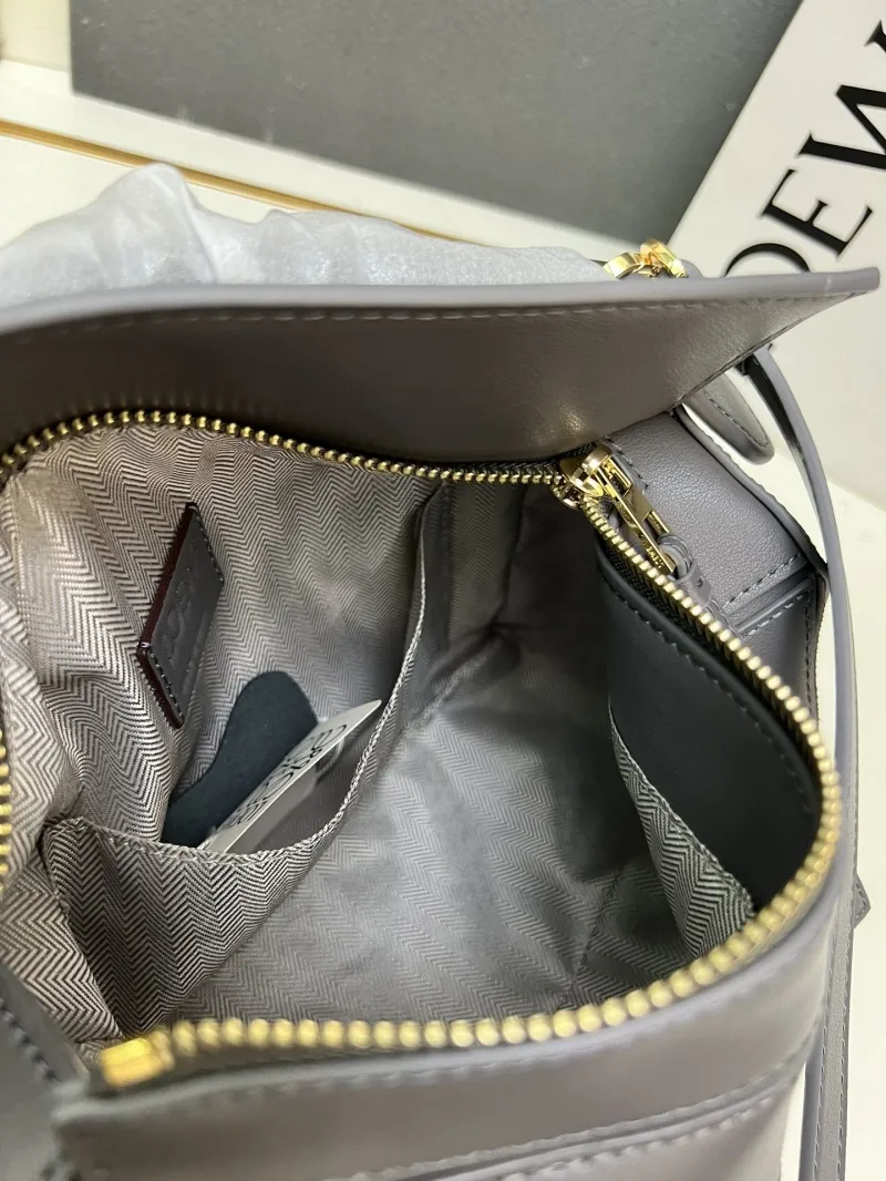 LOEWE 1H8915 Gray Leather Handbag 24cm - Image 8