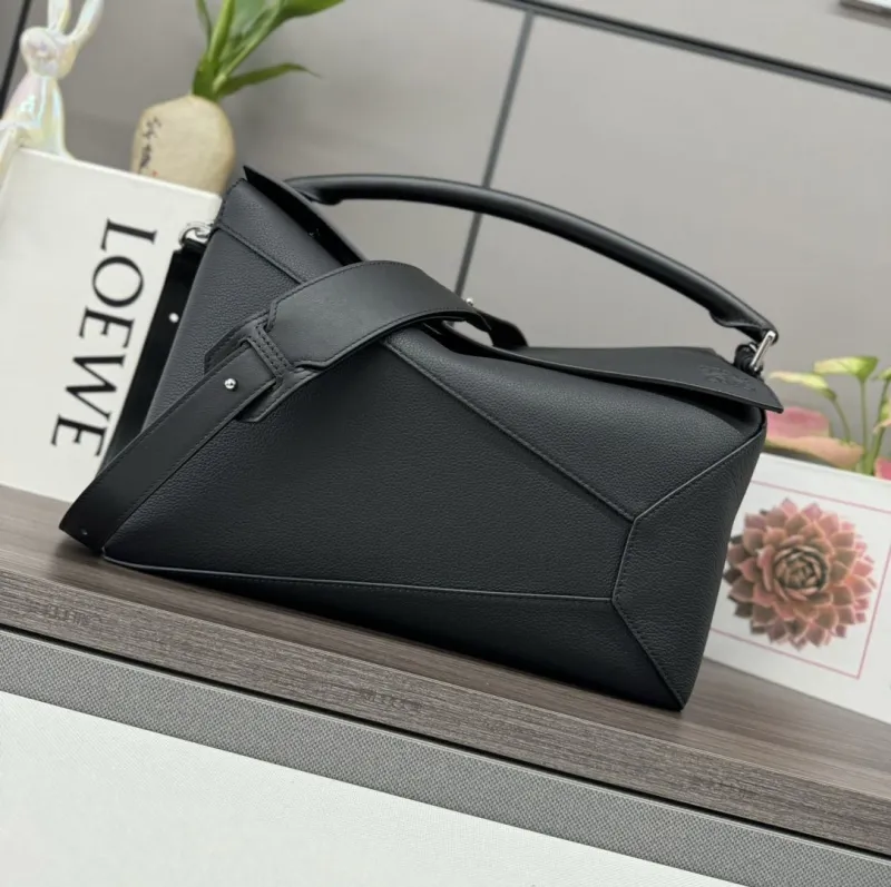Loewe Black Leather Shoulder Handbag