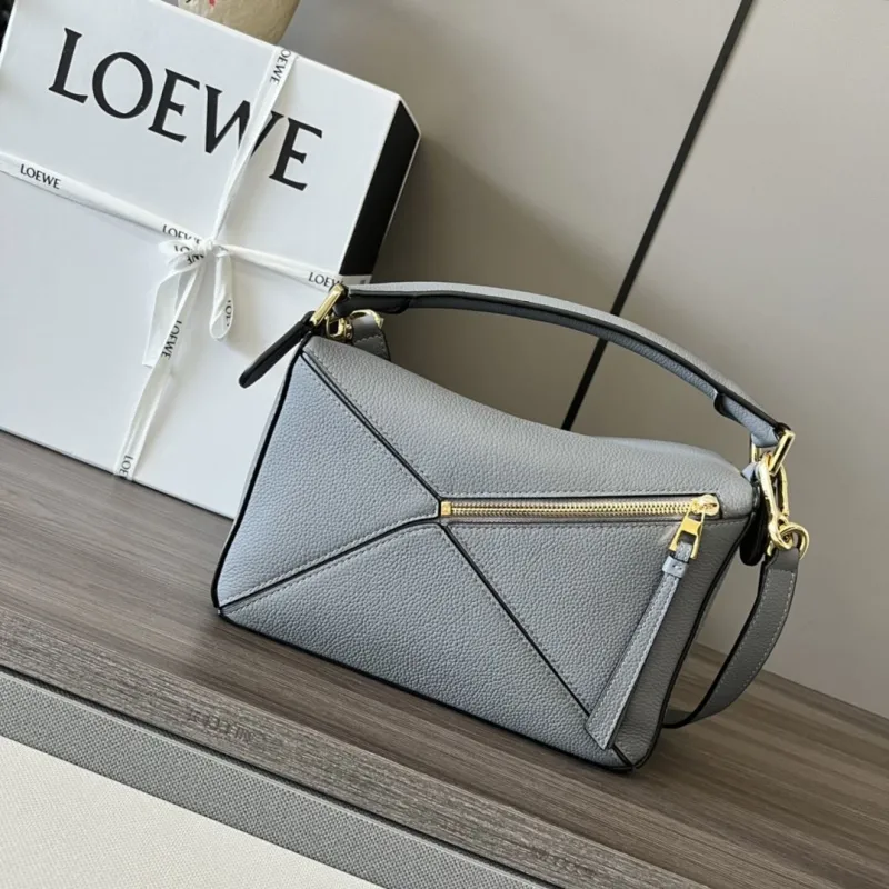 LOEWE Gray Leather Crossbody Handbag - Image 3