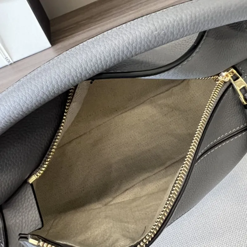 LOEWE Gray Leather Crossbody Handbag - Image 8